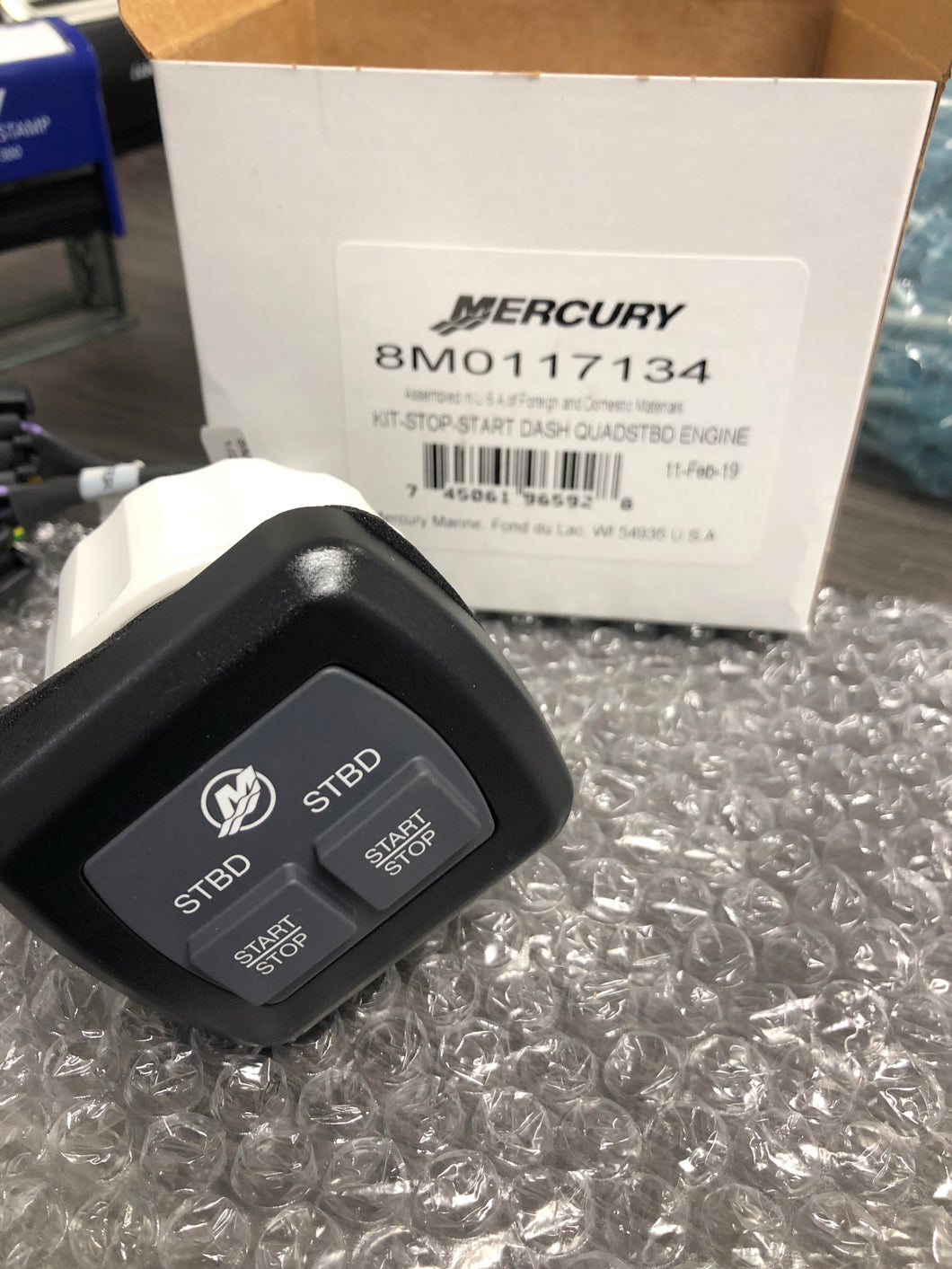 * 8M0117134 Mercury Marine Outboard Engine Quad Engine Start Stop Switch/Black STBD /225B -Modern Boat Sales & Service
