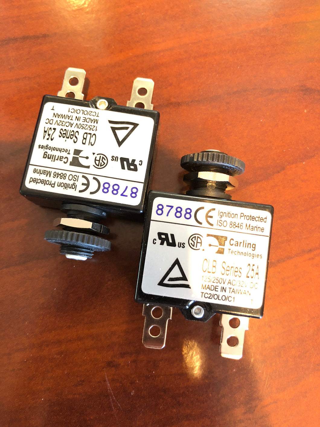 * 7058 Circuit Breaker Push But 25Amp #7058/W5 -Modern Boat Sales & Service